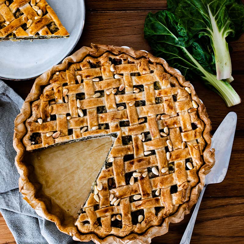 Tourte aux blettes, raisins secs et pignons de pin